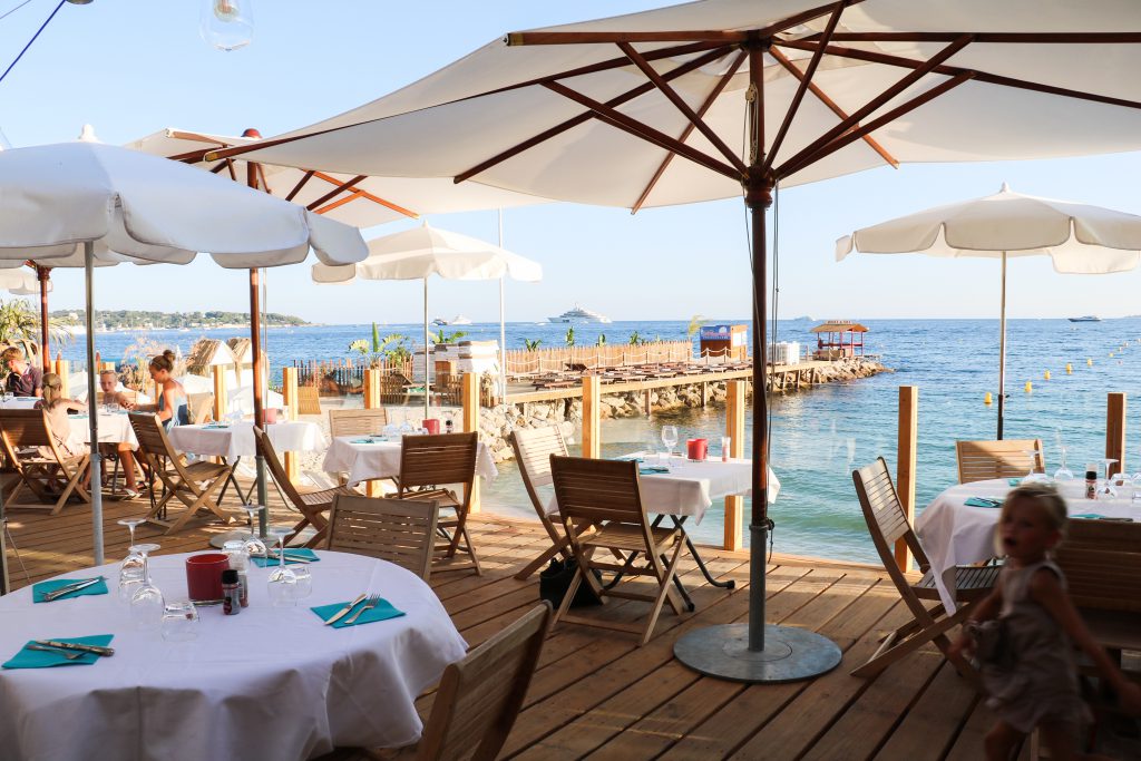 Terrasse plage des îles juan les Pins